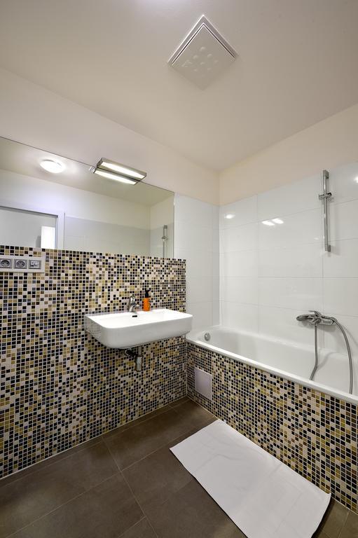 Ambiente Serviced Apartments - Dunajska Bratislava Bagian luar foto