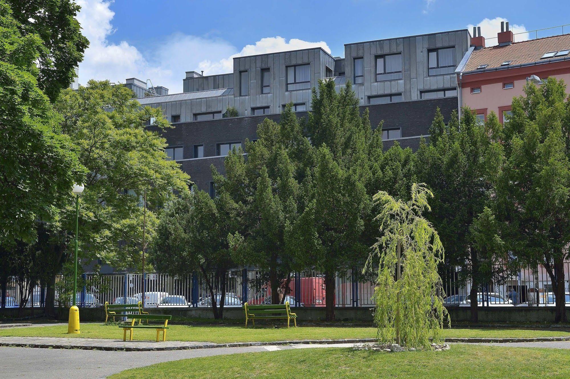 Ambiente Serviced Apartments - Dunajska Bratislava Bagian luar foto