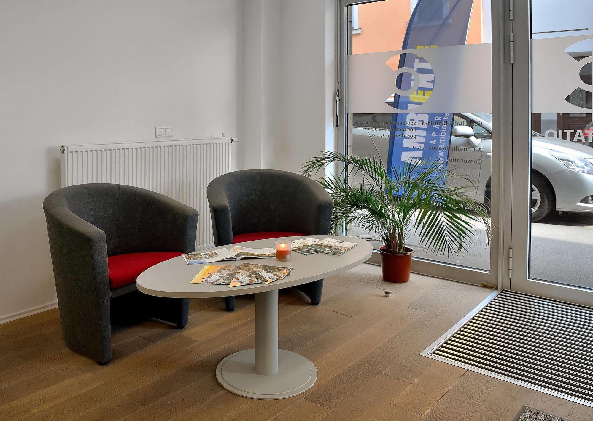 Ambiente Serviced Apartments - Dunajska Bratislava Bagian luar foto