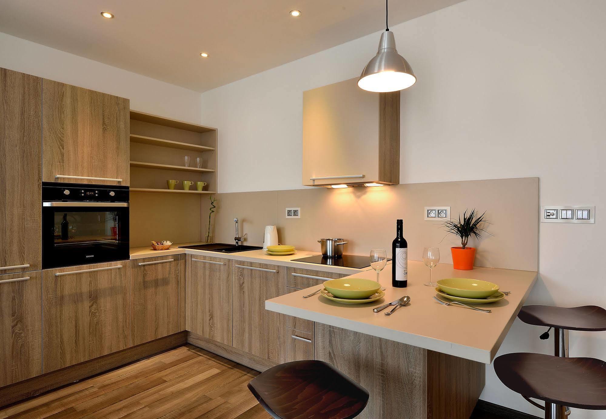 Ambiente Serviced Apartments - Dunajska Bratislava Bagian luar foto
