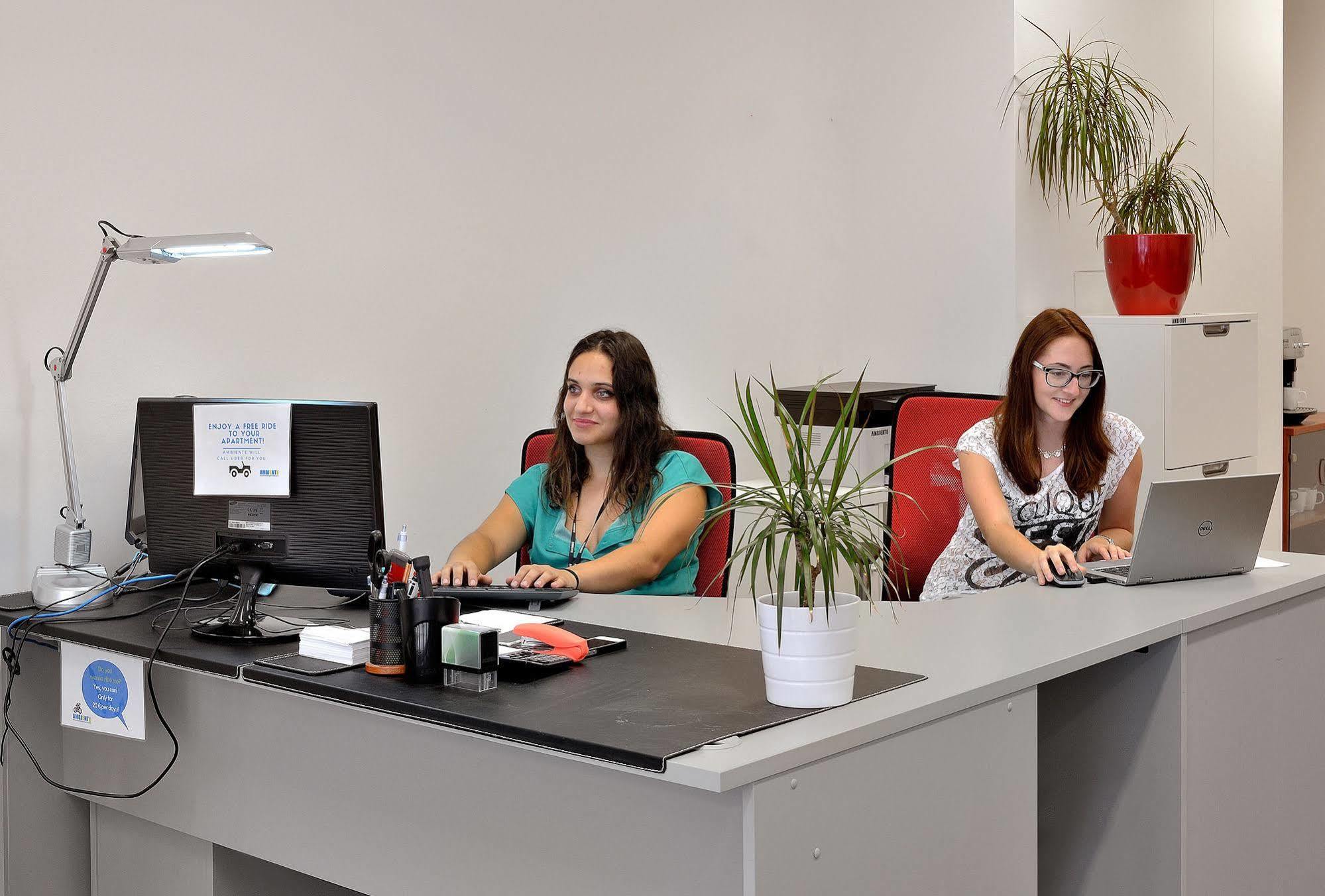 Ambiente Serviced Apartments - Dunajska Bratislava Bagian luar foto
