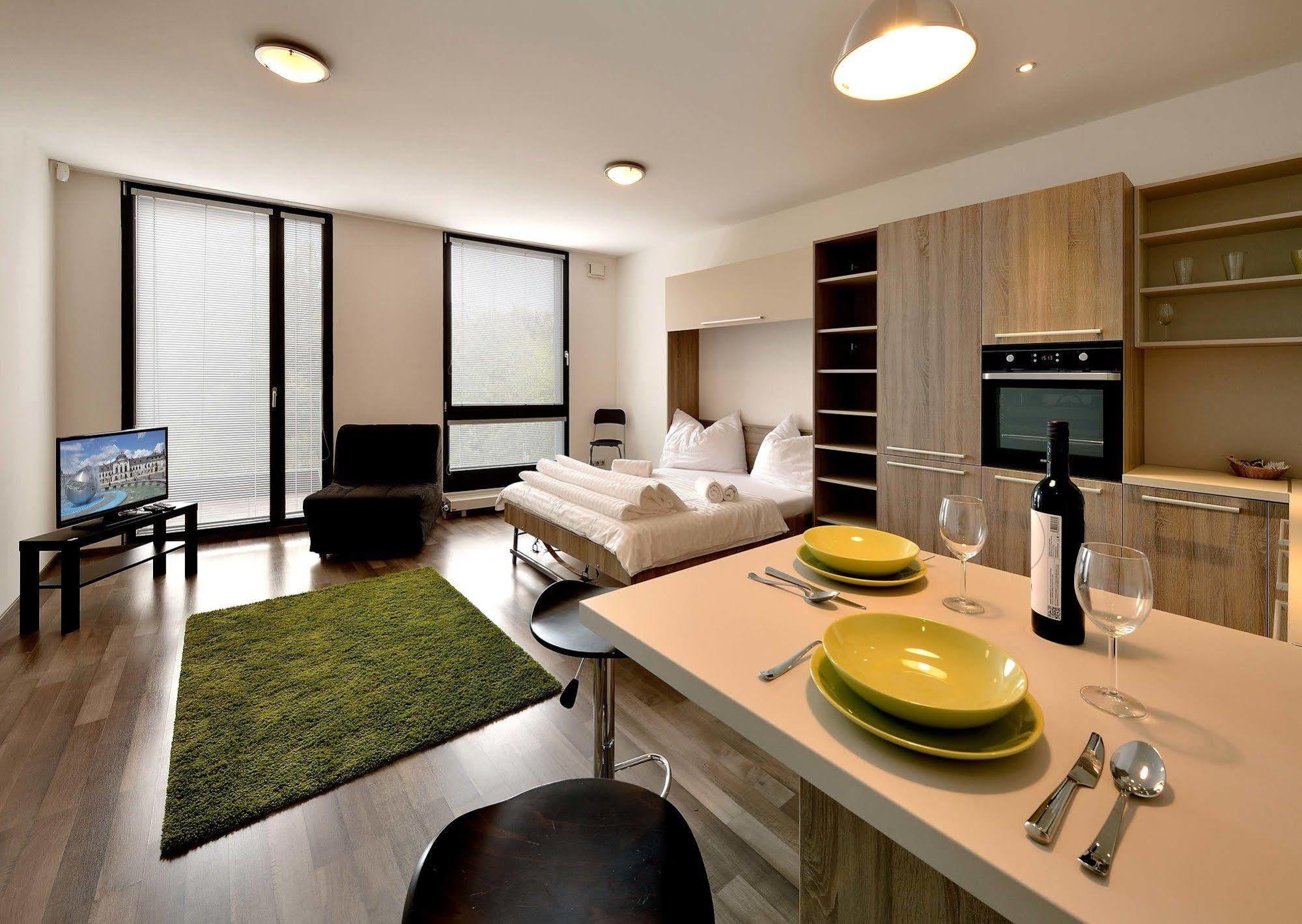 Ambiente Serviced Apartments - Dunajska Bratislava Bagian luar foto