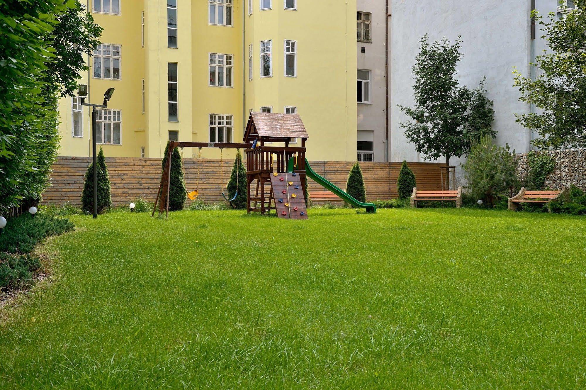 Ambiente Serviced Apartments - Dunajska Bratislava Bagian luar foto