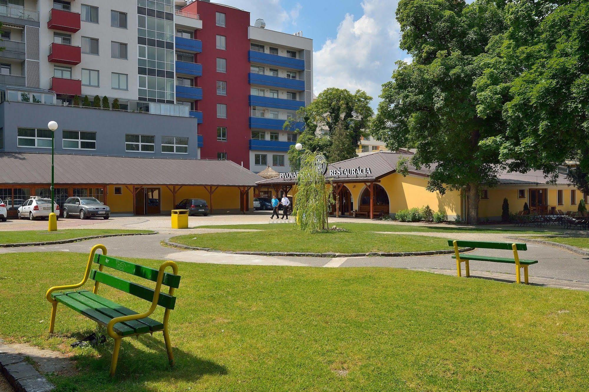 Ambiente Serviced Apartments - Dunajska Bratislava Bagian luar foto